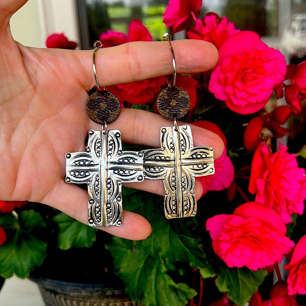 LOUIS VUITTON EARRINGS!